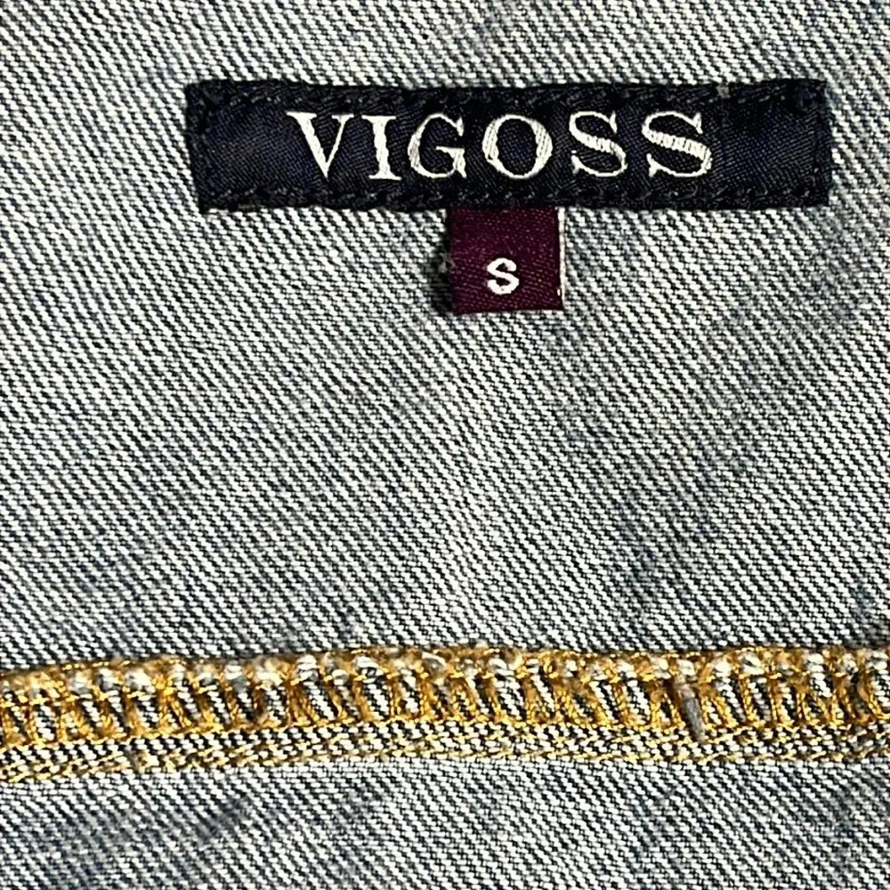 Vigoss jean jacket size small distressed  - Picture 5 of 9